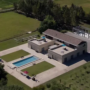 Domaine Des Eucalyptus Bed & Breakfast Molleges